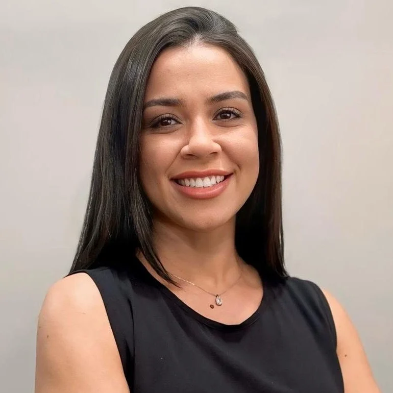 Lorena, mulher que leu o livro meu pai não é meu herói mas Deus é, autora do testemunhal.